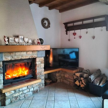 Gite La Dame Au Lit Gite A La Ferme Momignies エクステリア 写真