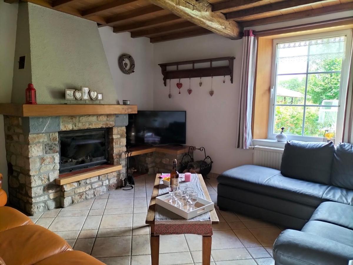 Gite La Dame Au Lit Gite A La Ferme Momignies エクステリア 写真