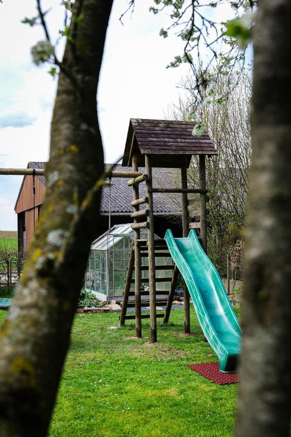Gite La Dame Au Lit Gite A La Ferme Momignies エクステリア 写真