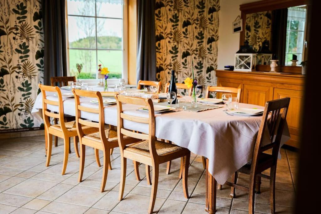 Gite La Dame Au Lit Gite A La Ferme Momignies エクステリア 写真